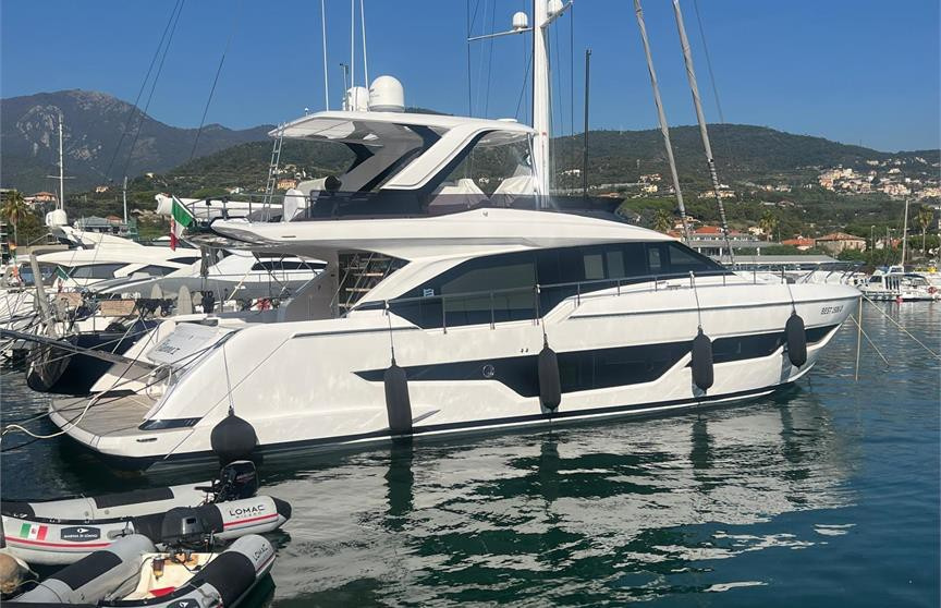 2025 Ferretti 670