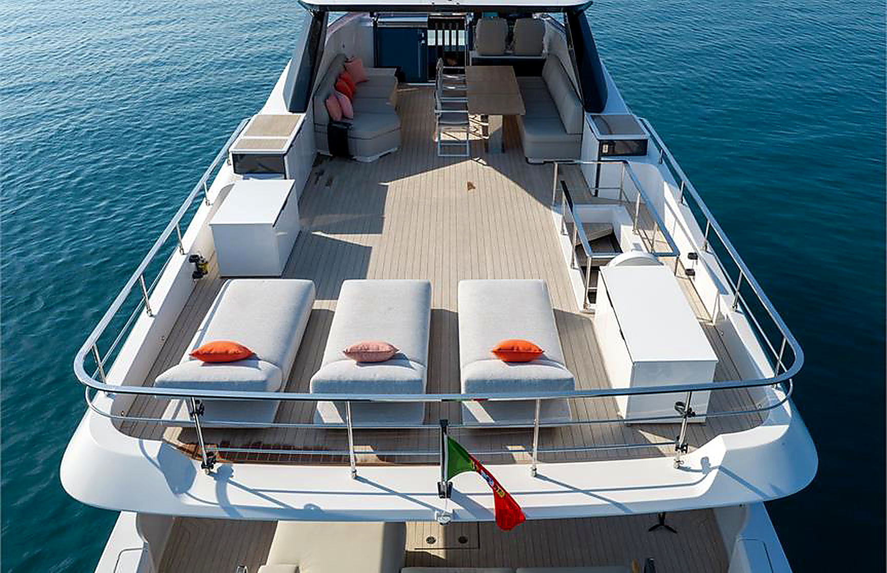 Ferretti Infinito 80 — 3