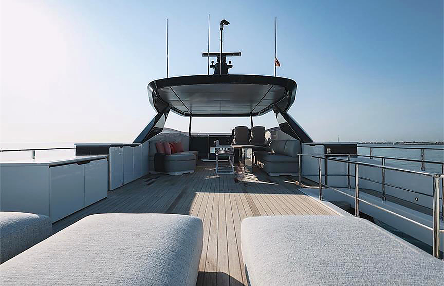 Ferretti Infinito 80 — 4