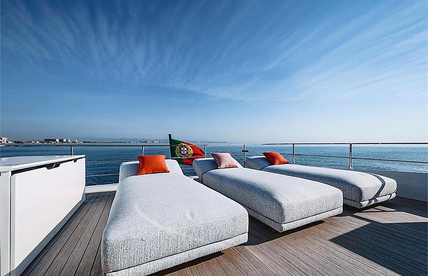 Ferretti Infinito 80 — 5