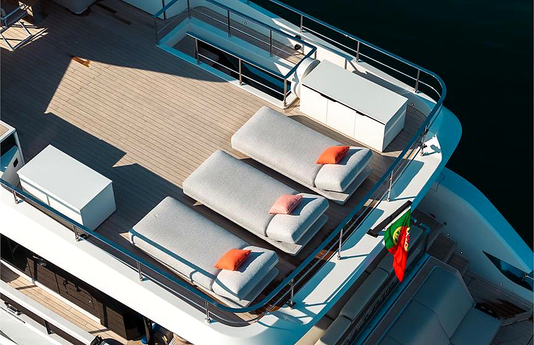 Ferretti Infinito 80 — 2