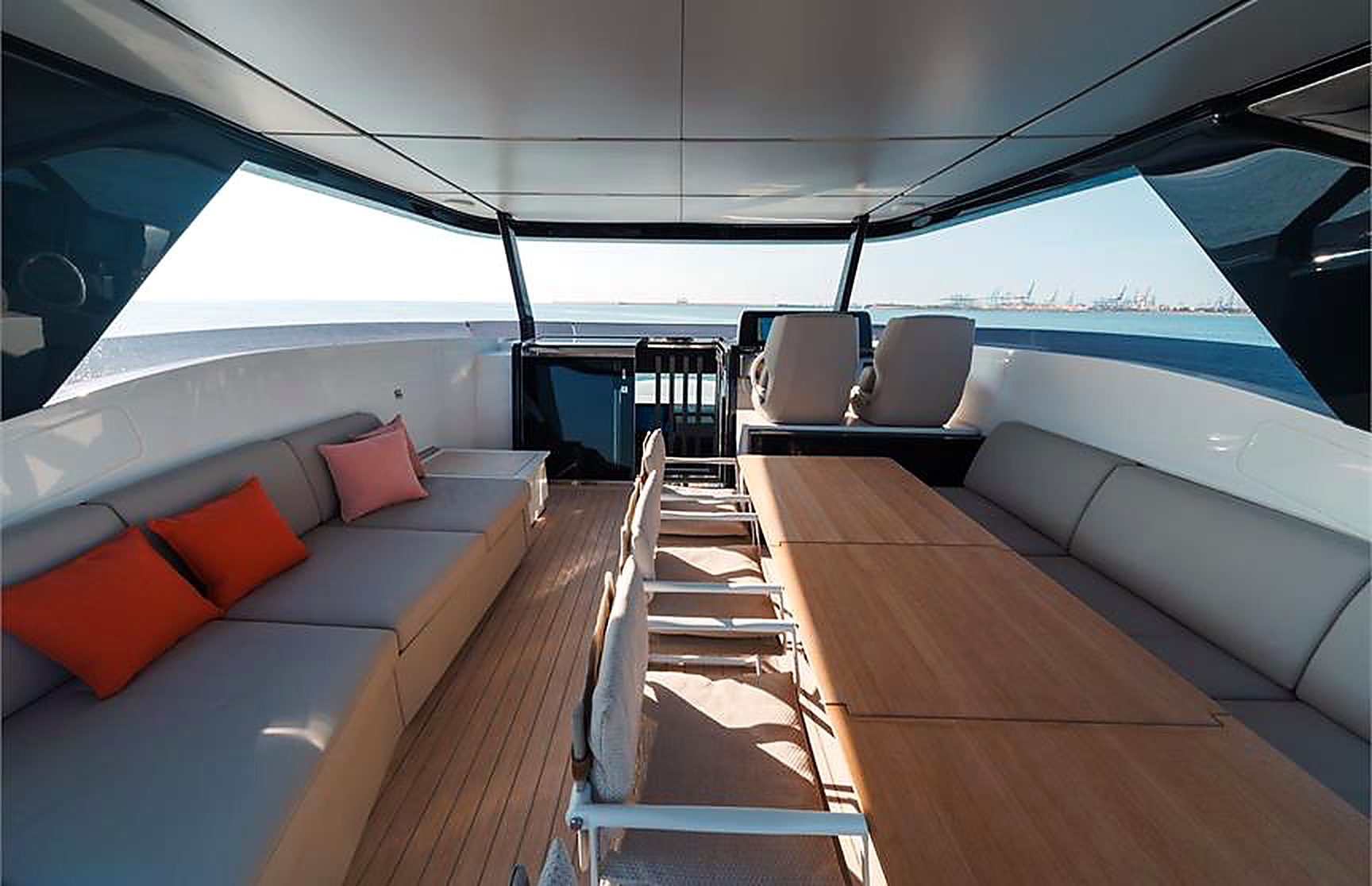 Ferretti Infinito 80 — 6