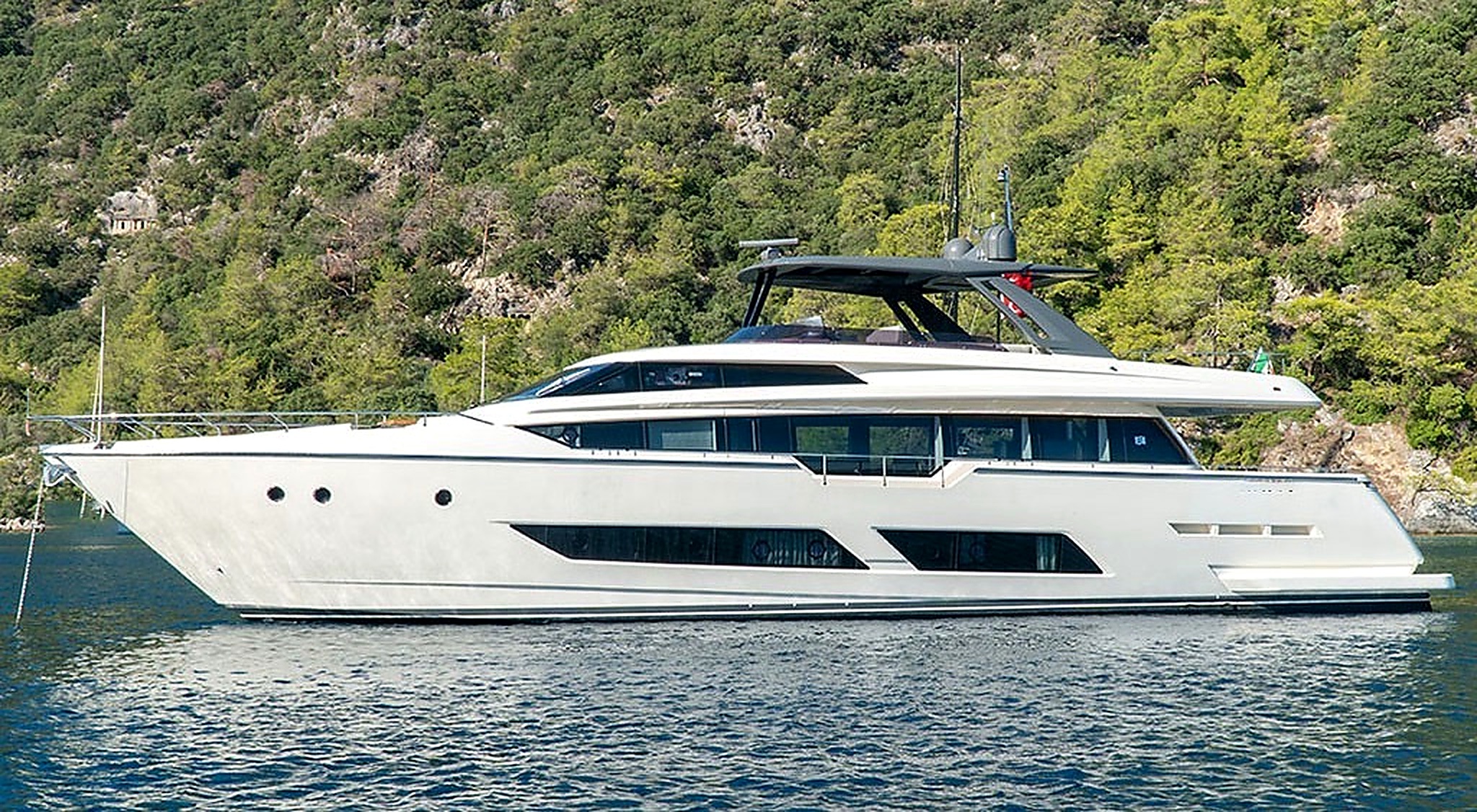 Ferretti 850 — 2