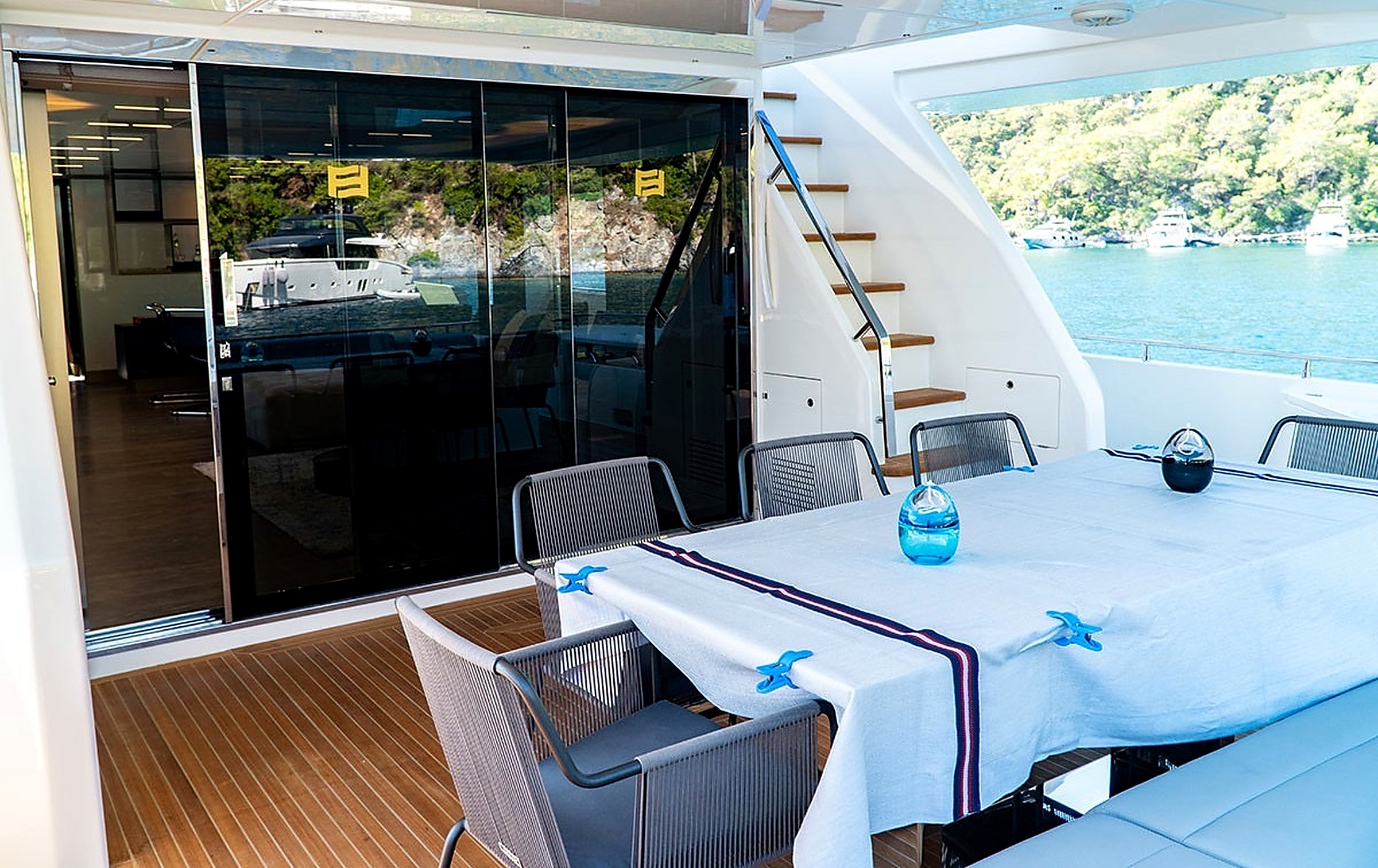 Ferretti 850 — 4