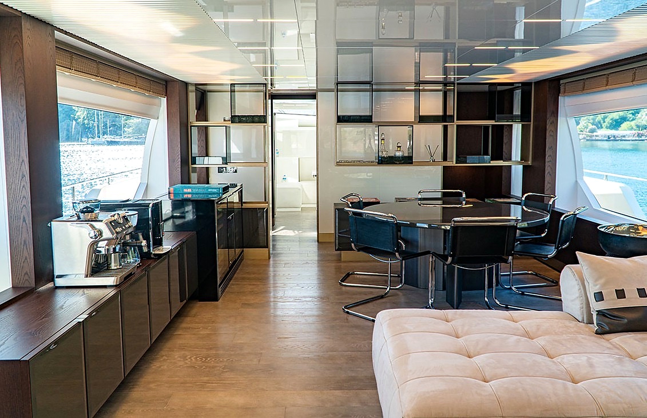 Ferretti 850 — 5