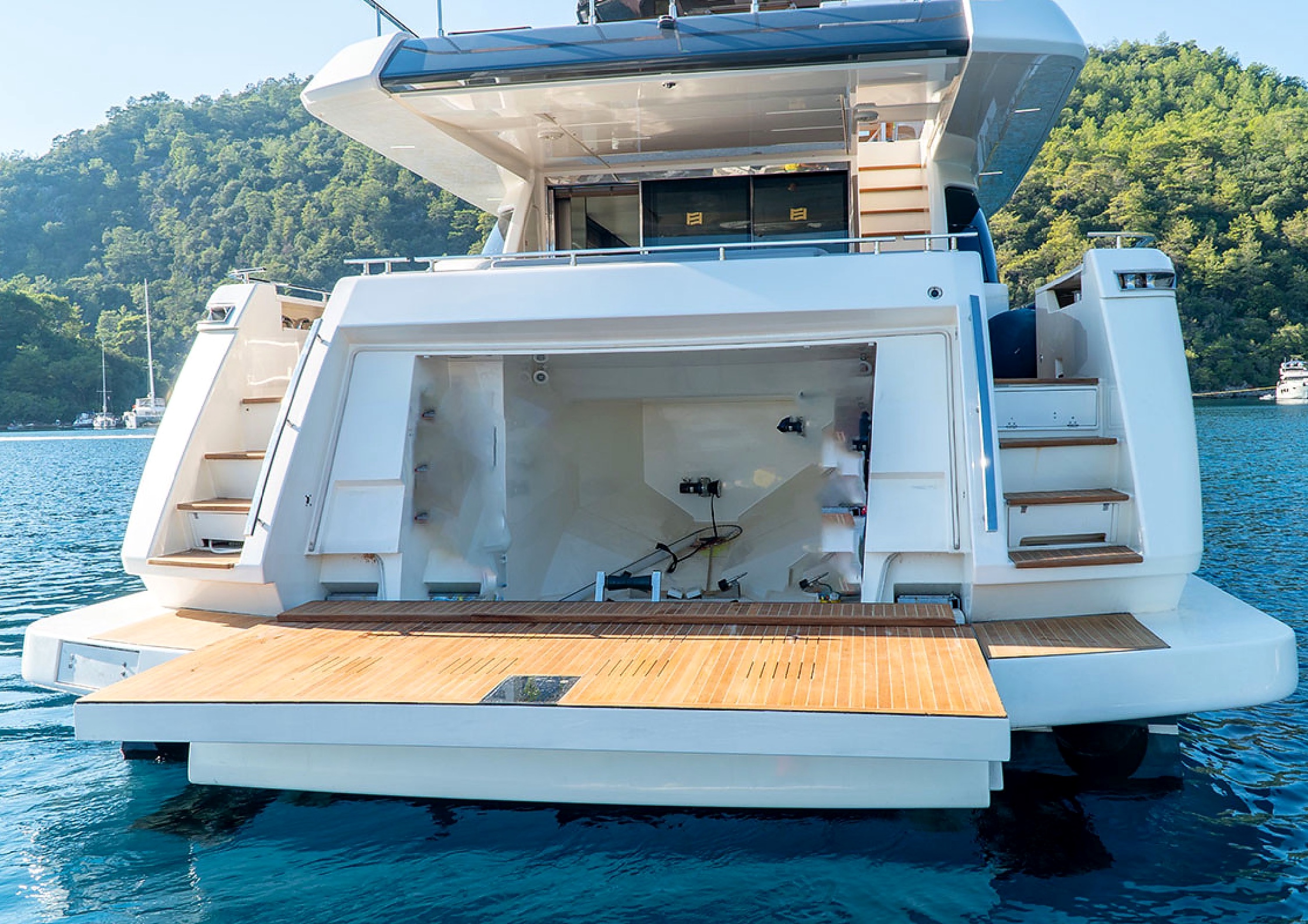 Ferretti 850 — 3