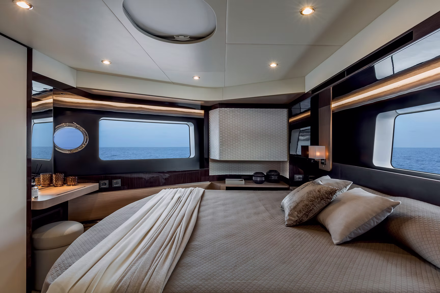 2019 Absolute Navetta 48 — 3