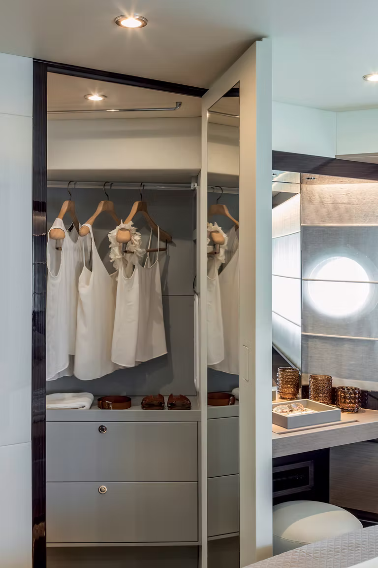 2019 Absolute Navetta 48 — 5