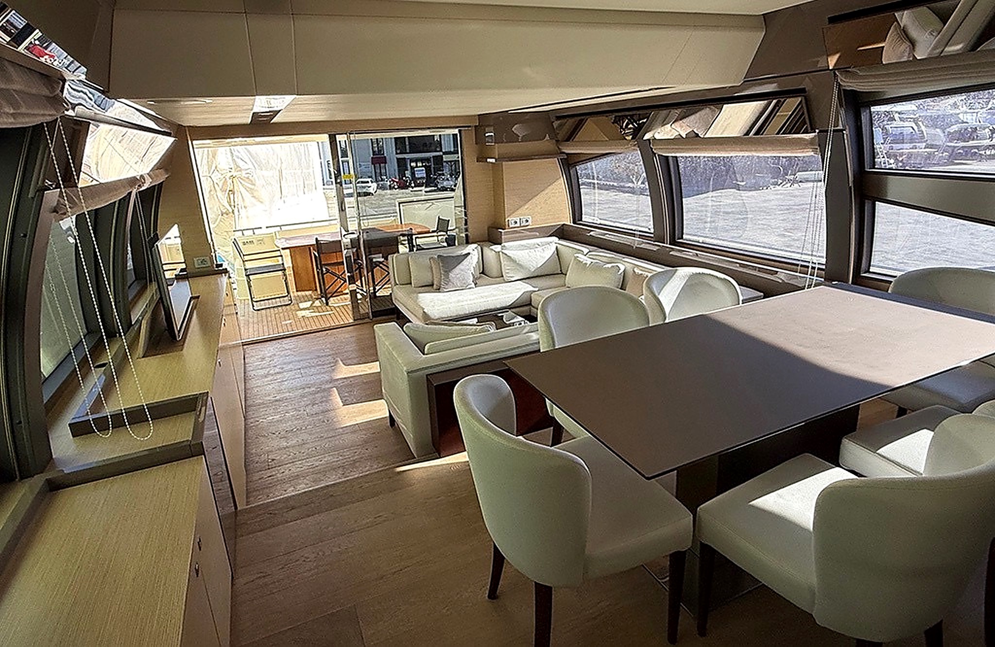 Ferretti 750 — 5