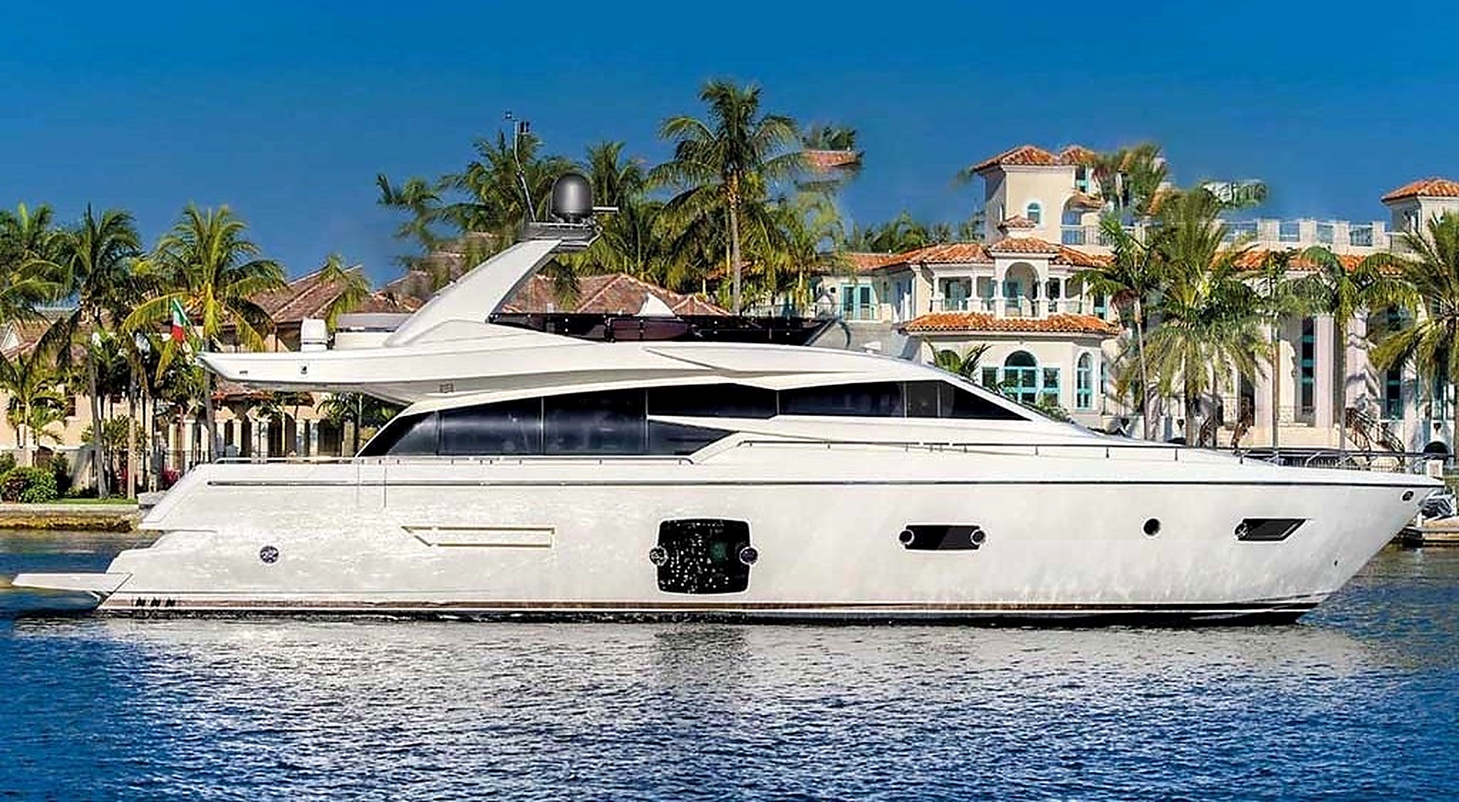 2015 Ferretti 750
