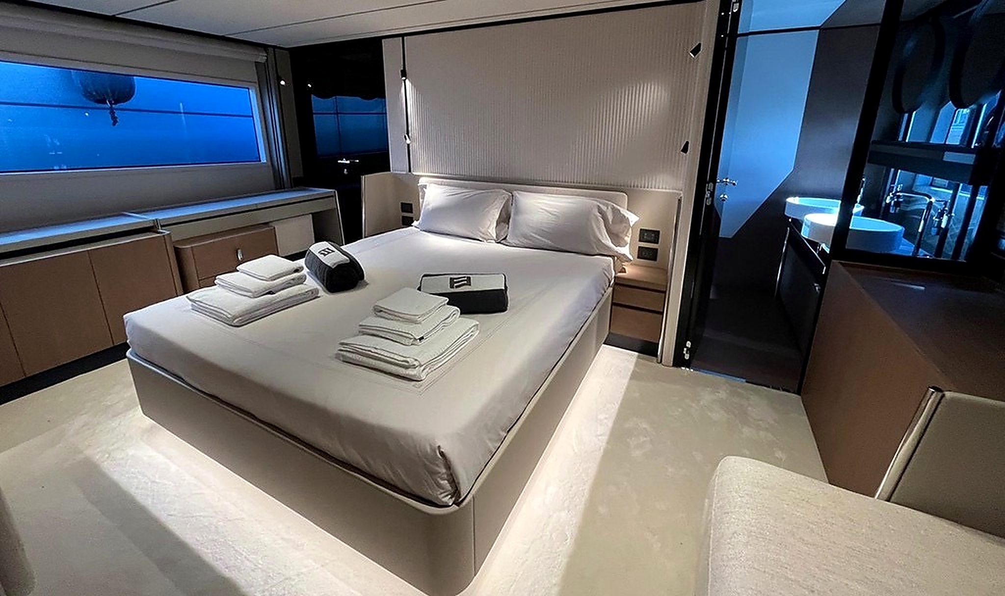 Ferretti 720 — 5