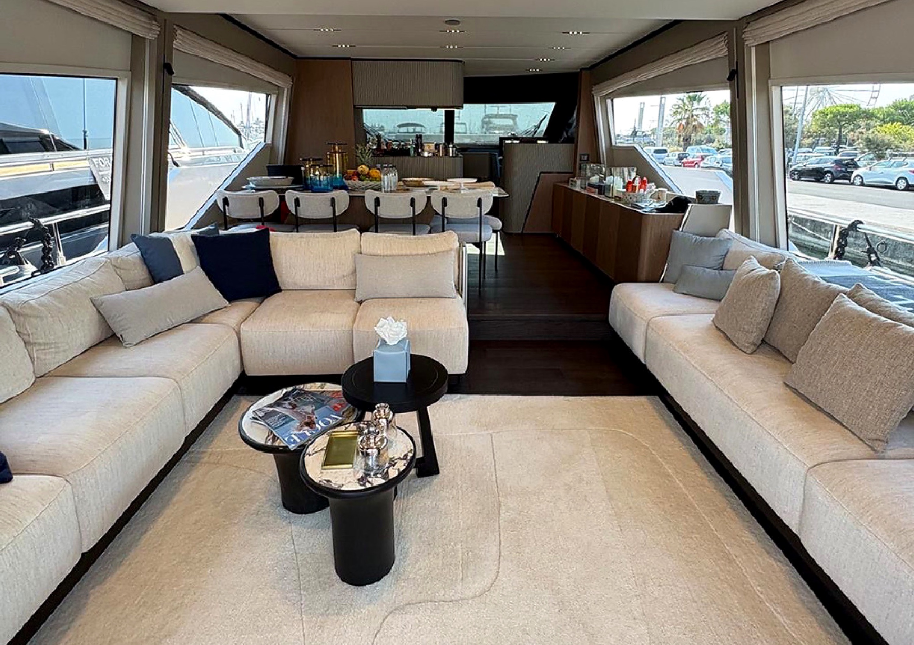 Ferretti 720 — 4