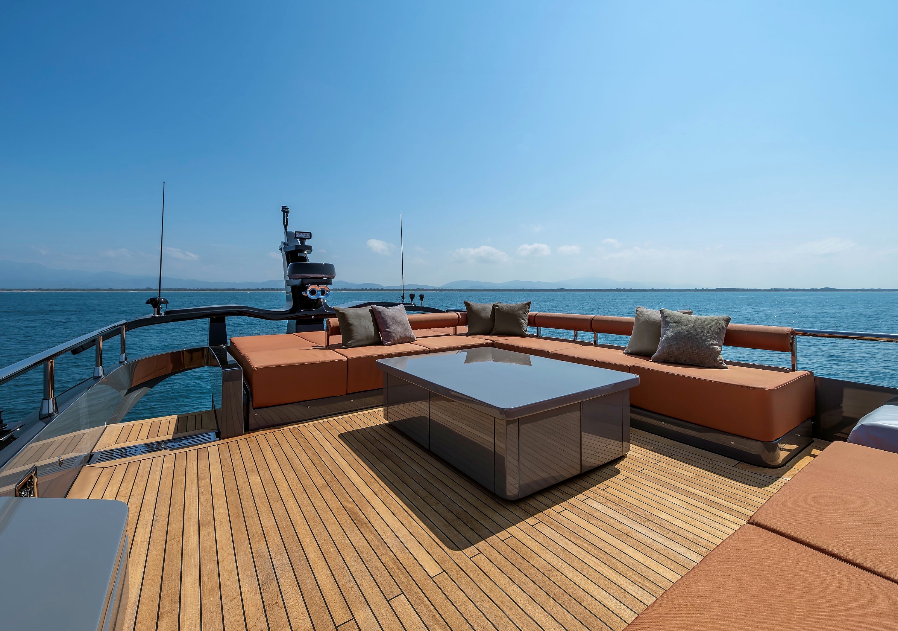 AB Yachts AB80 — 6