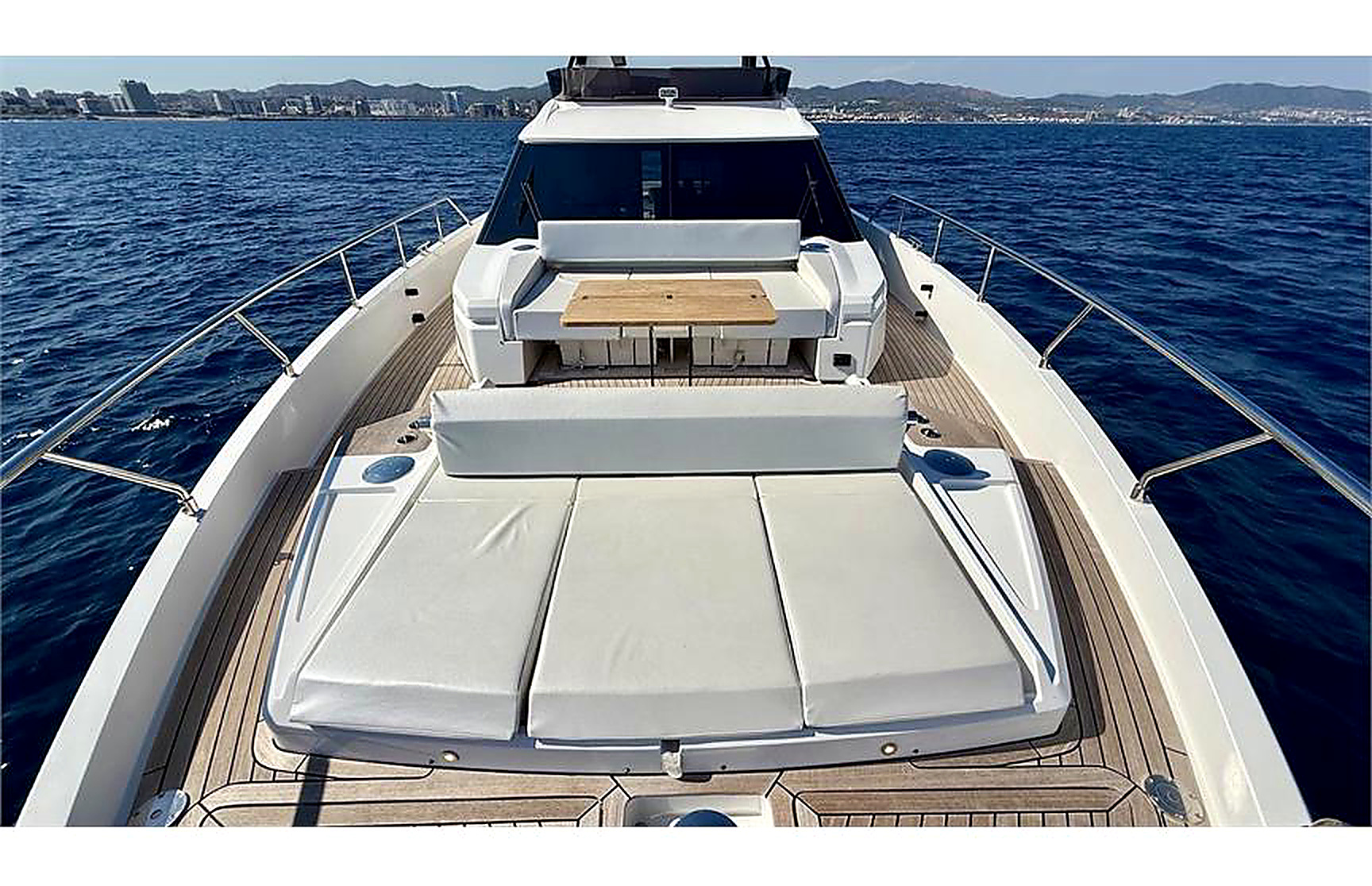 Ferretti 720 — 6