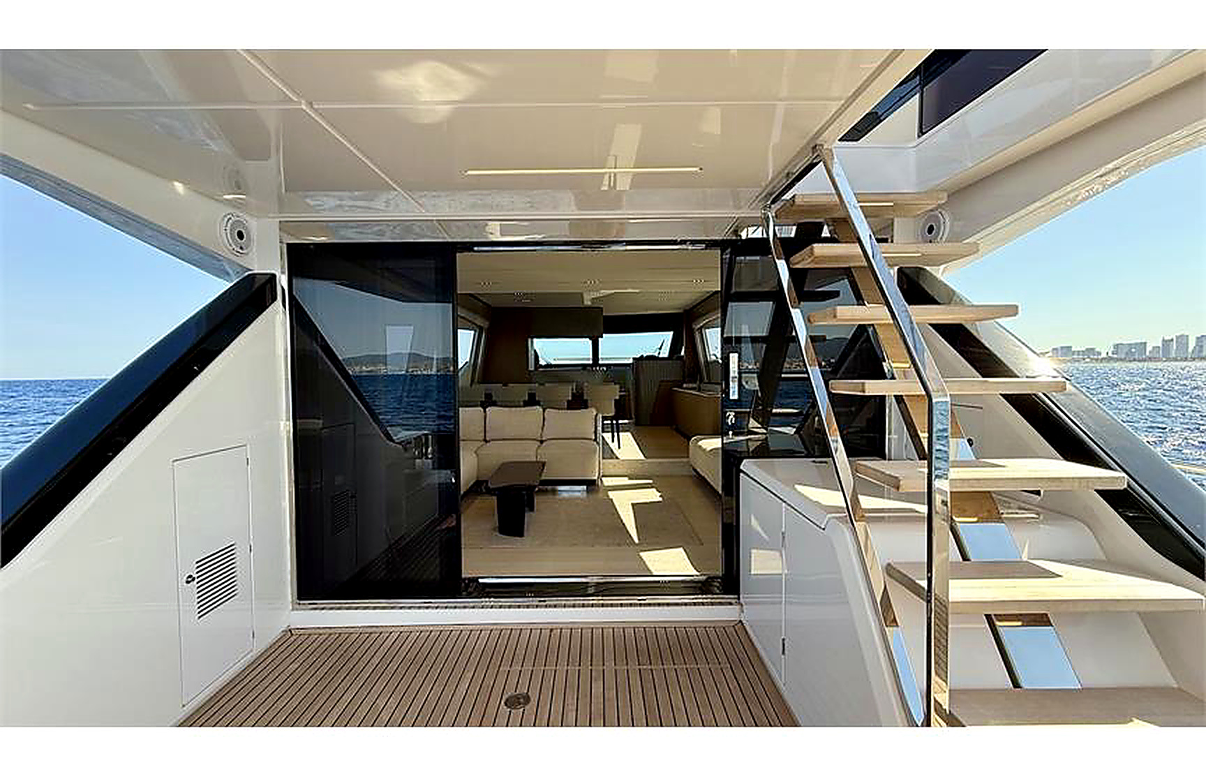 Ferretti 720 — 4