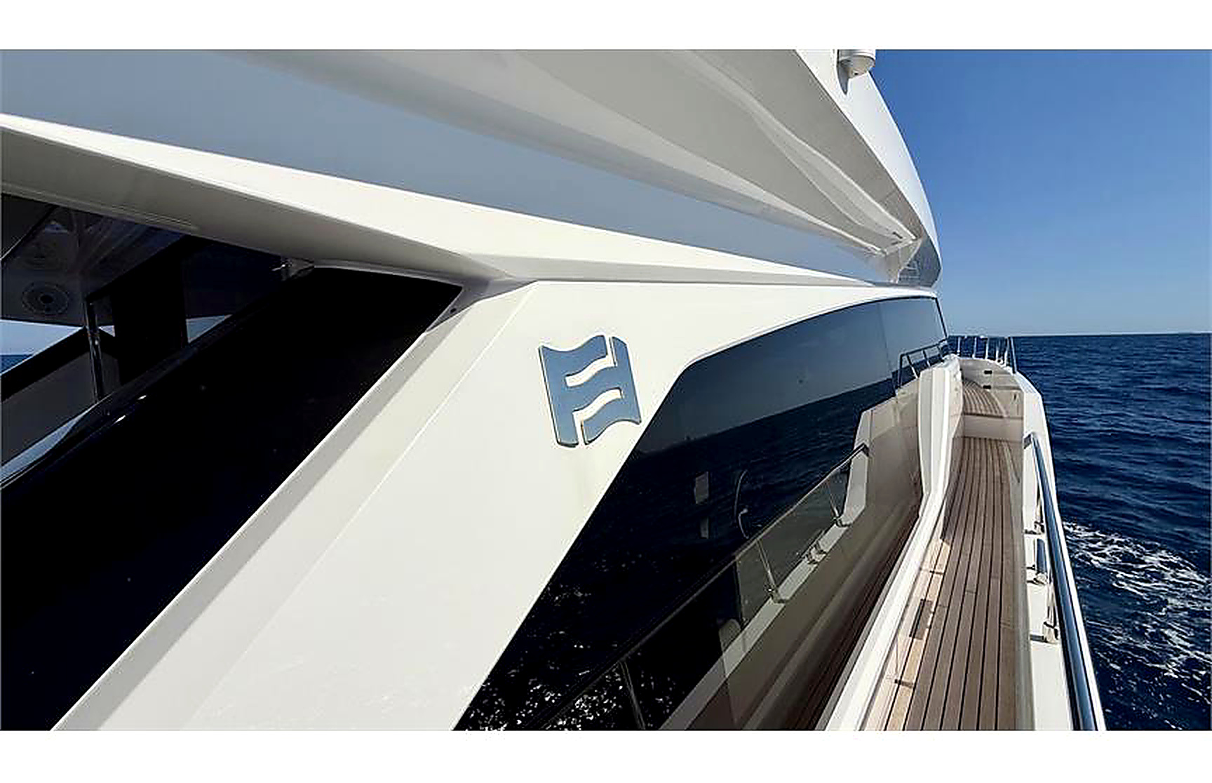 Ferretti 720 — 5