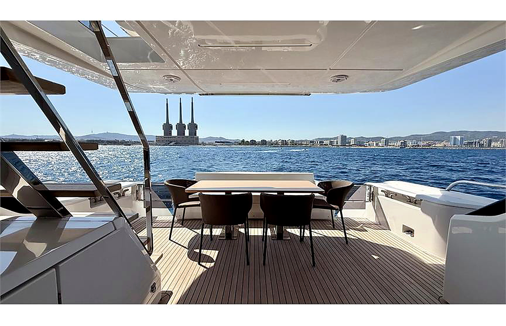 Ferretti 720 — 3
