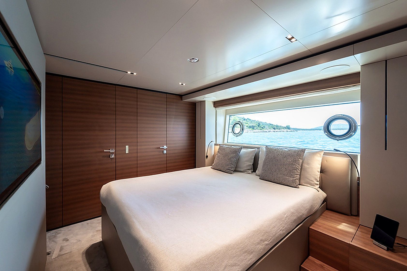 Custom Line Navetta 33 — 6