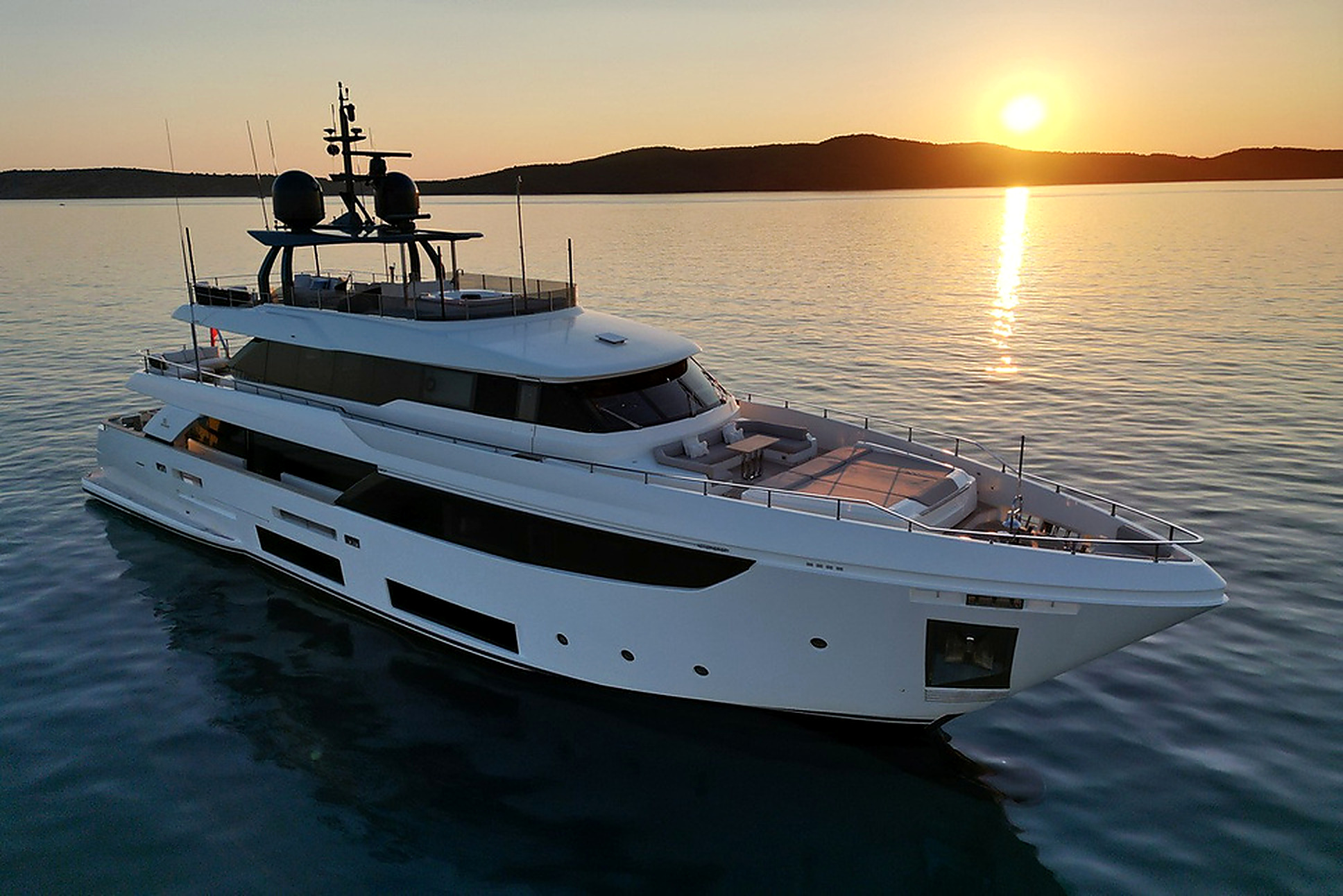 2019 Custom Line Navetta 33
