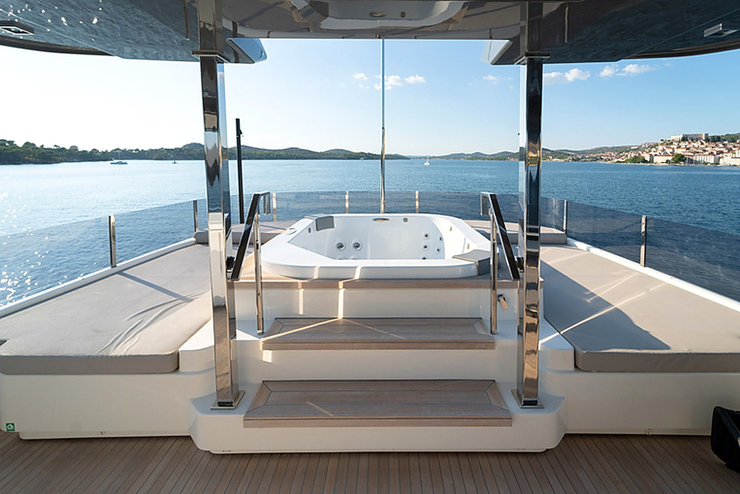 Custom Line Navetta 33 — 4