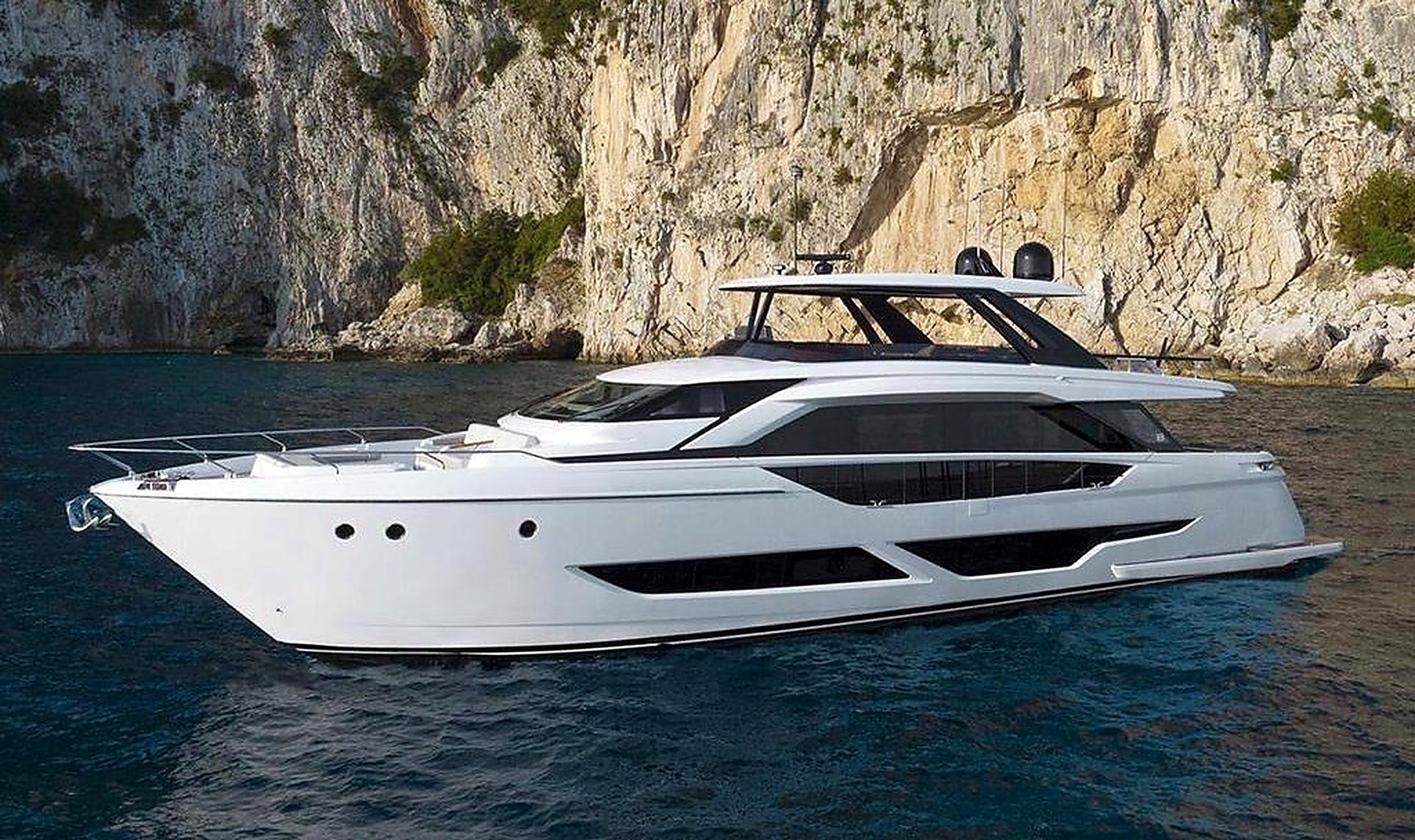 Ferretti 860 — 2