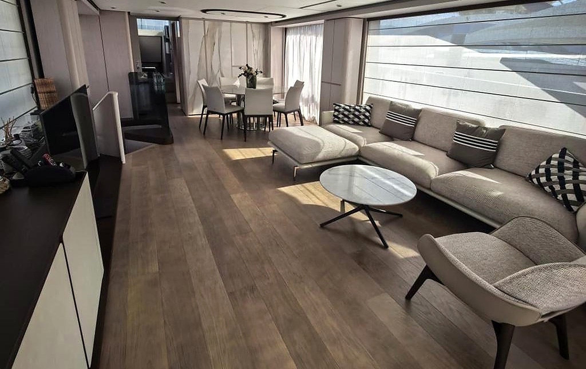 Ferretti 860 — 4