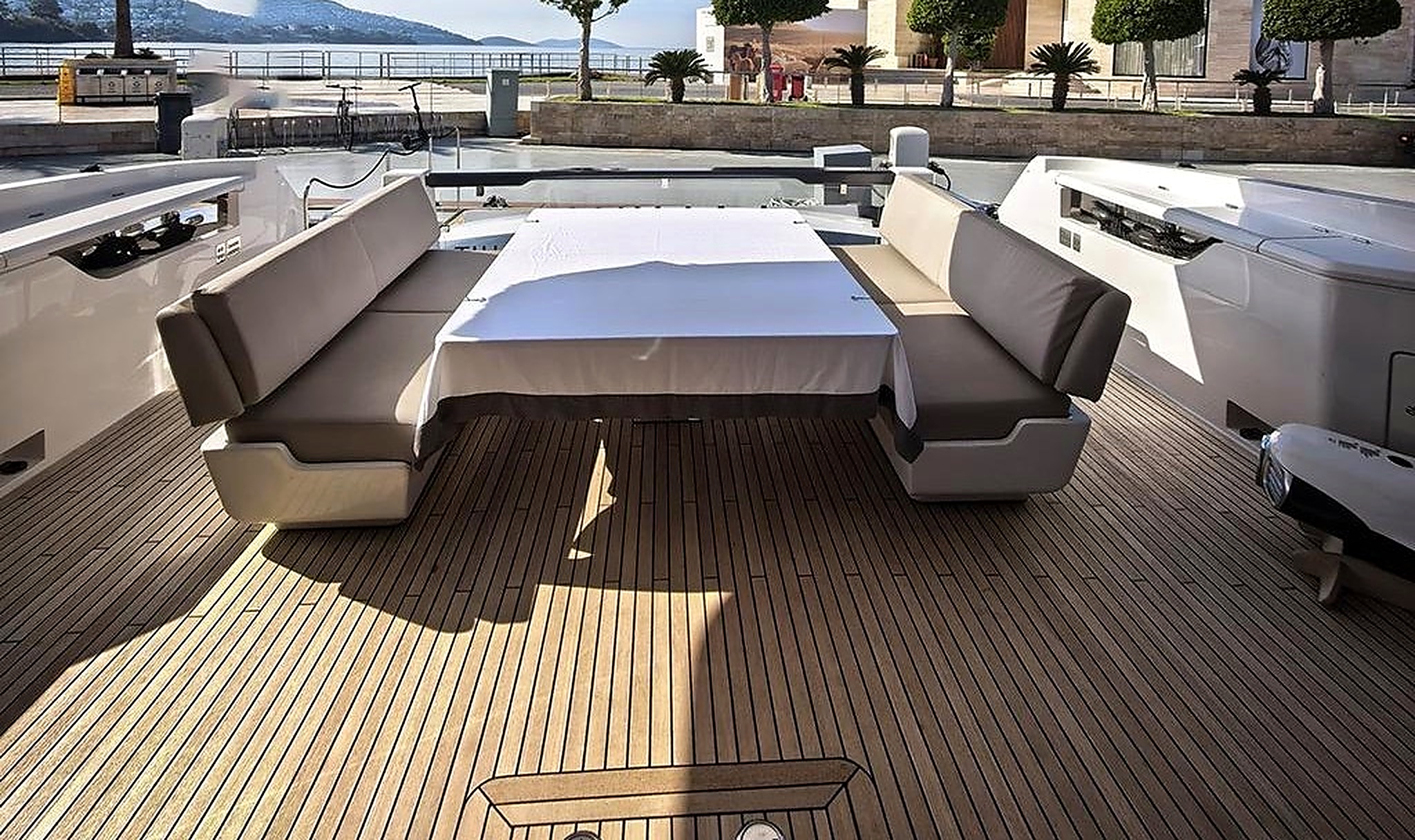 Ferretti 860 — 3